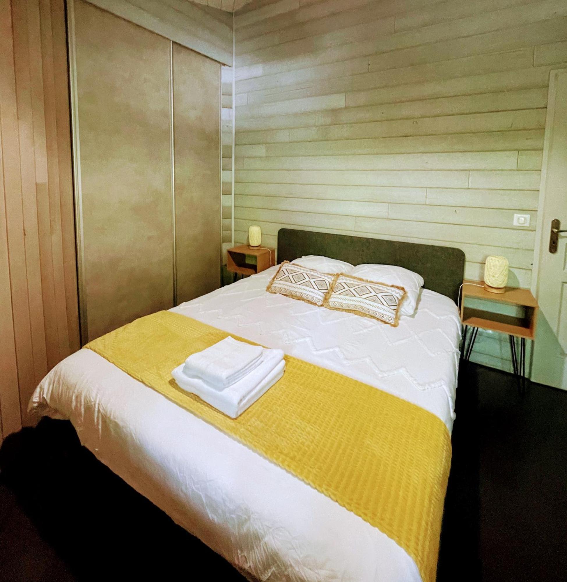L Estanguet Maison Octogonale En Foret Rion-Des-Landes 외부 사진